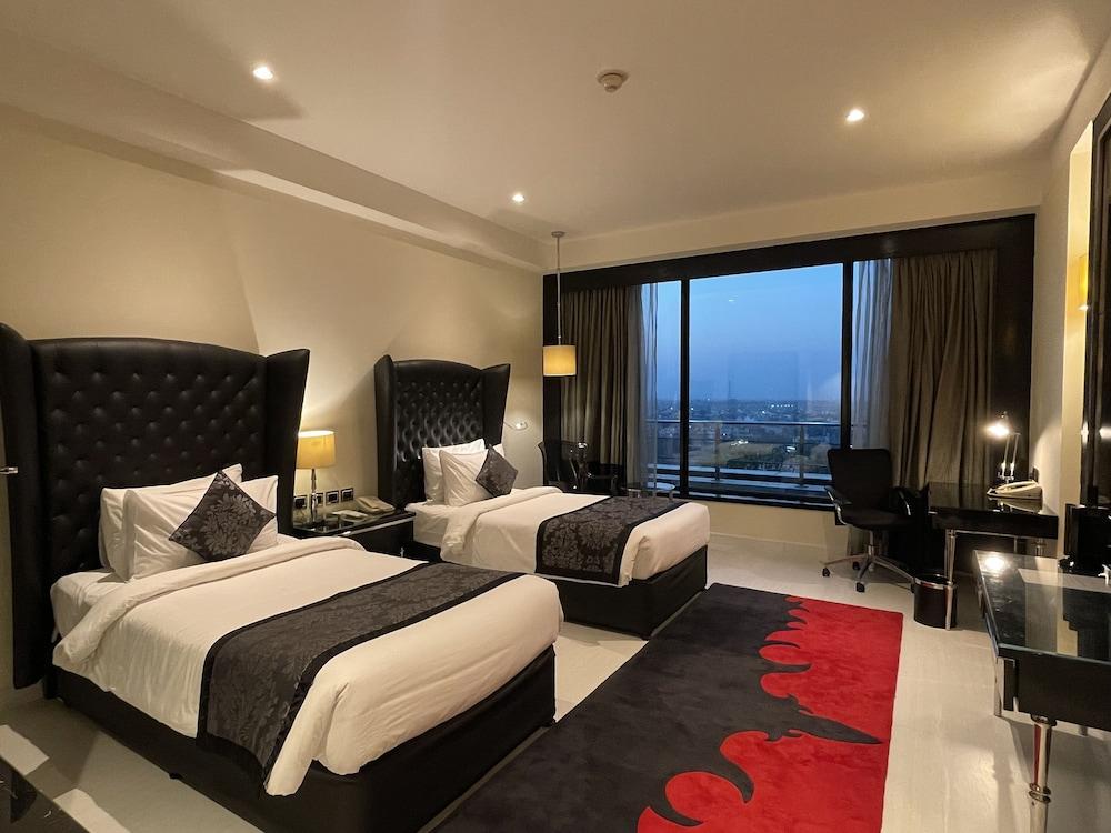 Radisson Blu Hotel New Delhi Paschim Vihar Zewnętrze zdjęcie